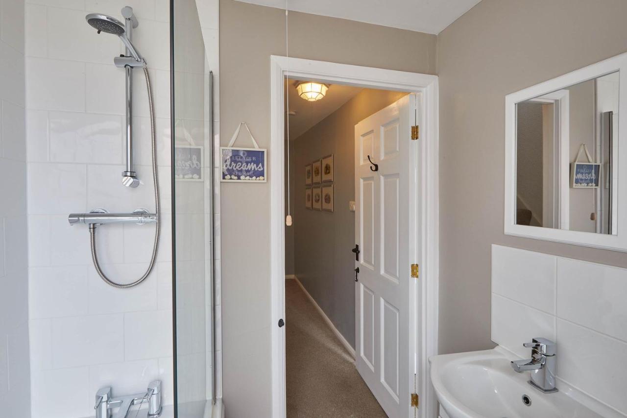 Host & Stay - Adventure House Whitby Exterior photo